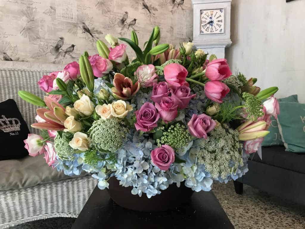 Arreglos Florales con rosas y tulipanes a Domicilio